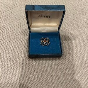 Rare Avon gold flower pin with red gemstone